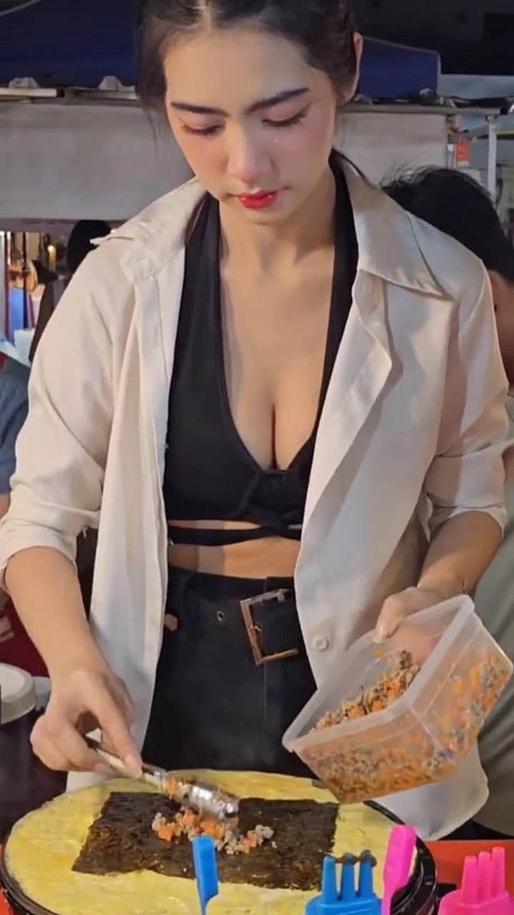 Nữ đầu bếp gây bão trên mạng xã hội nhờ “món ăn” tuyệt đỉnh