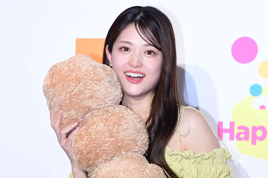 Sayuri Matsumura tiếp tục hoạt động ở thị trường giải trí Nhật Bản với vai trò ca sĩ kiêm diễn viên, cựu thành viên Nogizaka46.