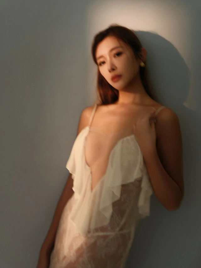 Nữ diễn viên sốt với bộ ảnh xuyên thấu táo bạo, đáp trả cực gắt khi bị mỉa mai Q1 Nữ diễn viên sốt với bộ ảnh xuyên thấu táo bạo, đáp trả cực gắt khi bị mỉa mai Q1