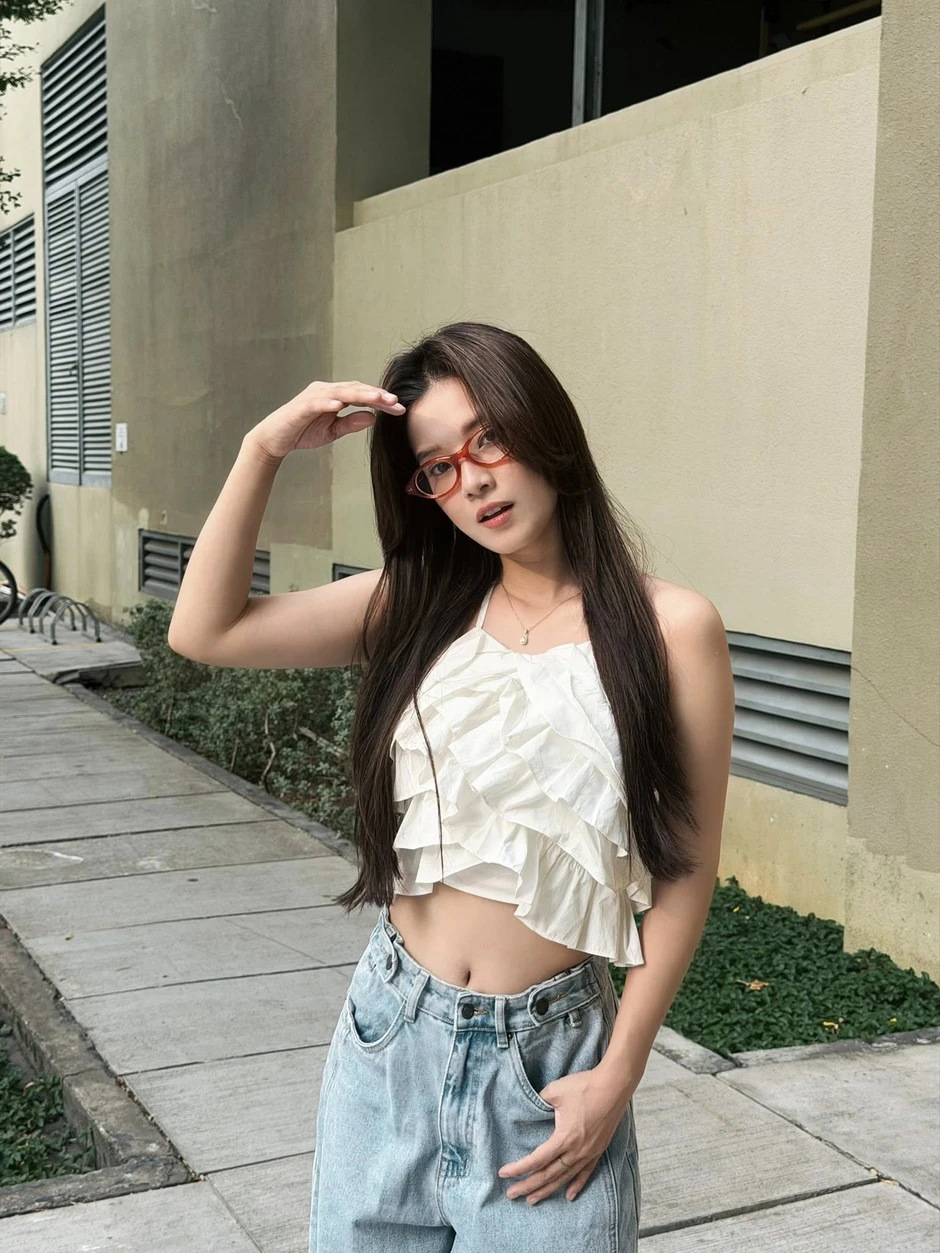 Nữ game thủ Liên Quân "one champ" thả ảnh "hững hờ", fan không khỏi thích thú gật gù tán dương