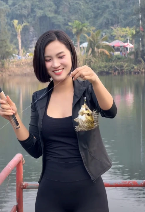 Nữ gymer Minh Nguyệt và khoảnh khắc câu cá gây sốt mạng thu hút giới cần thủ