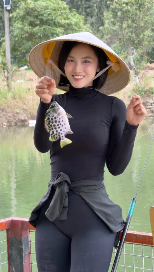 Nữ gymer Minh Nguyệt và khoảnh khắc câu cá gây sốt mạng thu hút giới cần thủ