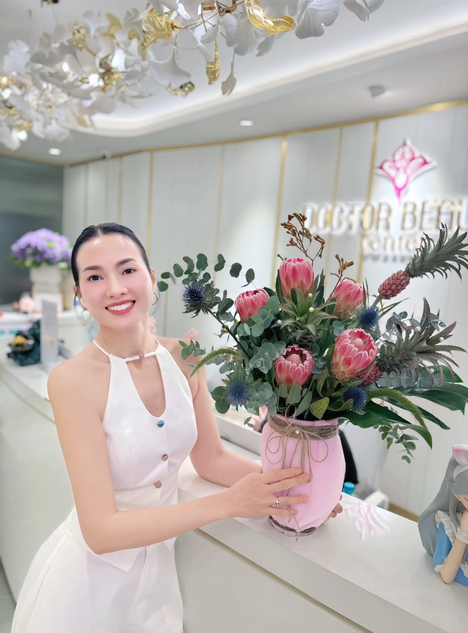 Nữ nghệ sĩ là mẹ đơn thân, U45 vẫn đẹp rực rỡ, có bạn trai yêu mến nhưng không cưới