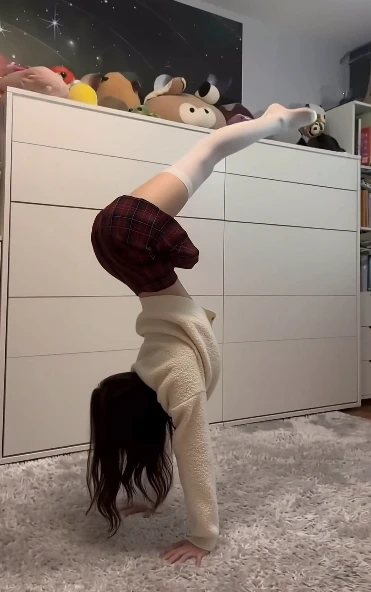 N.ữ si.nh cỡ này, cơ mà có gì đó sai sai