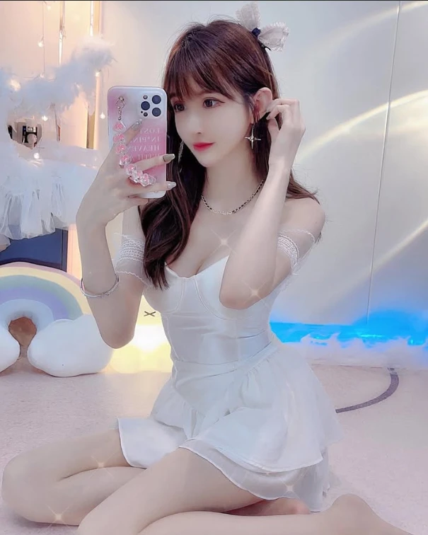 Nữ streamer xinh đẹp được fan trả gần 200 triệu cho một lần gặp