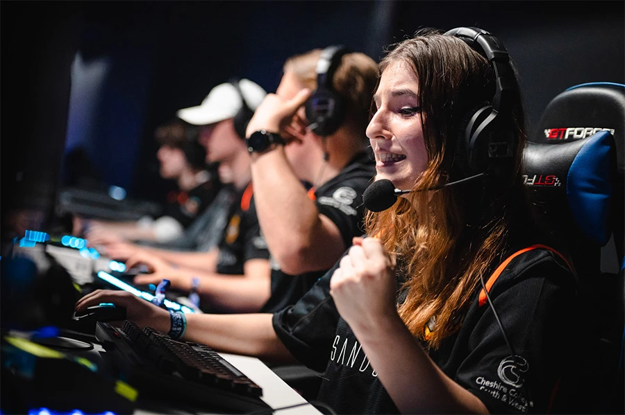 Nữ tuyển thủ và streamer trong thế giới Esports: Vượt qua định kiến, tiếng cười cợt và hành trình khẳng định bản thân