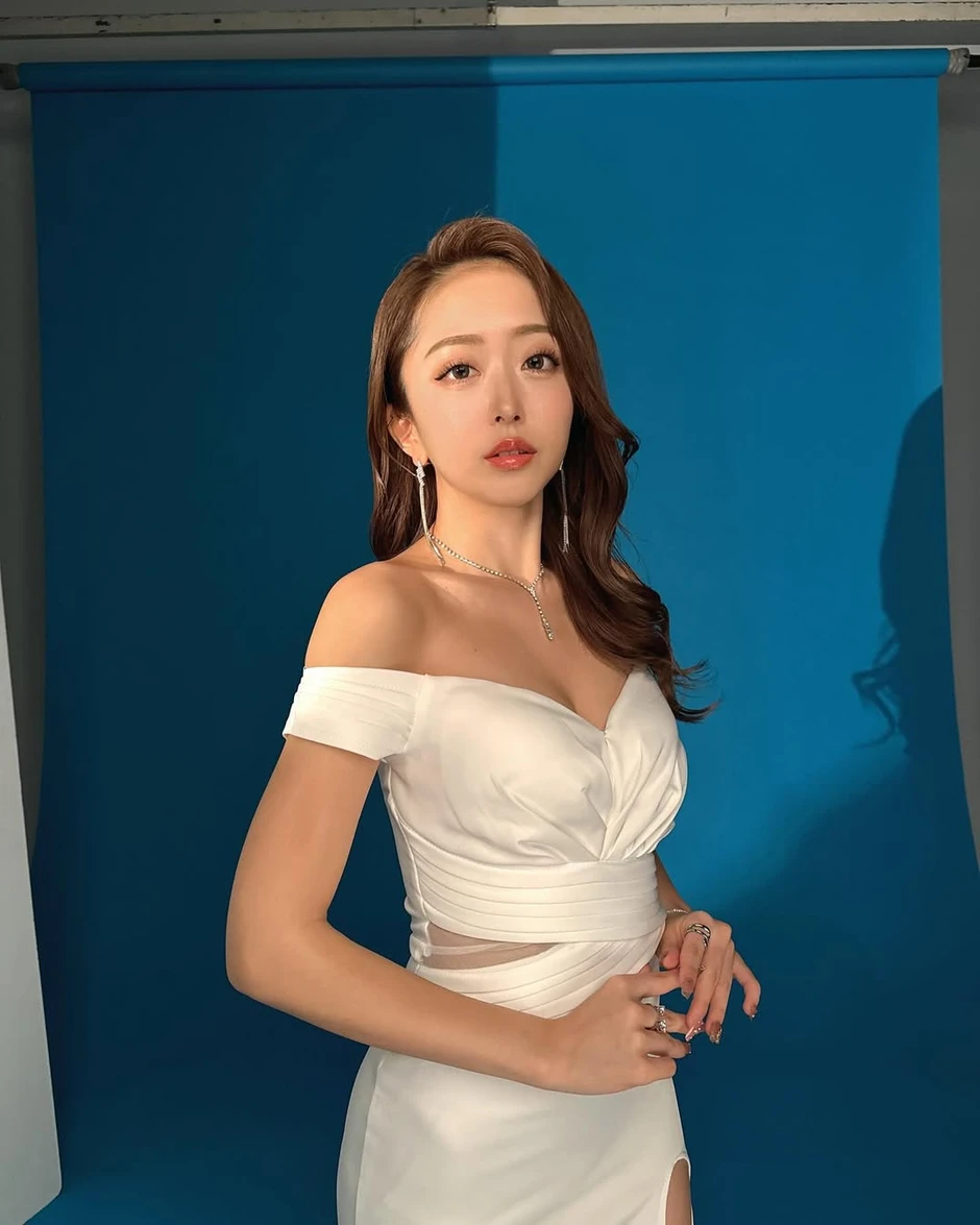 Nửa đêm xem trộm điện thoại bạn trai, ngọc nữ showbiz buộc phải chia tay còn bị đàng trai đuổi khỏi nhà