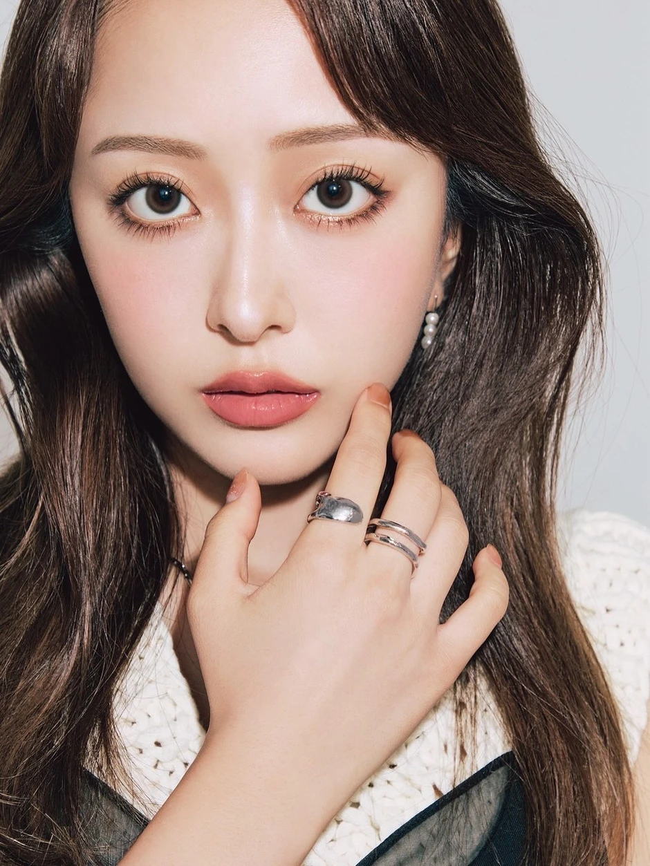 Nửa đêm xem trộm điện thoại bạn trai, ngọc nữ showbiz buộc phải chia tay còn bị đàng trai đuổi khỏi nhà