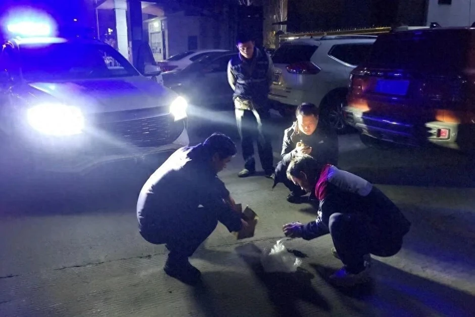 Phát hiện 3 thỏi vàng trị giá 230 triệu đồng trong một gói trà