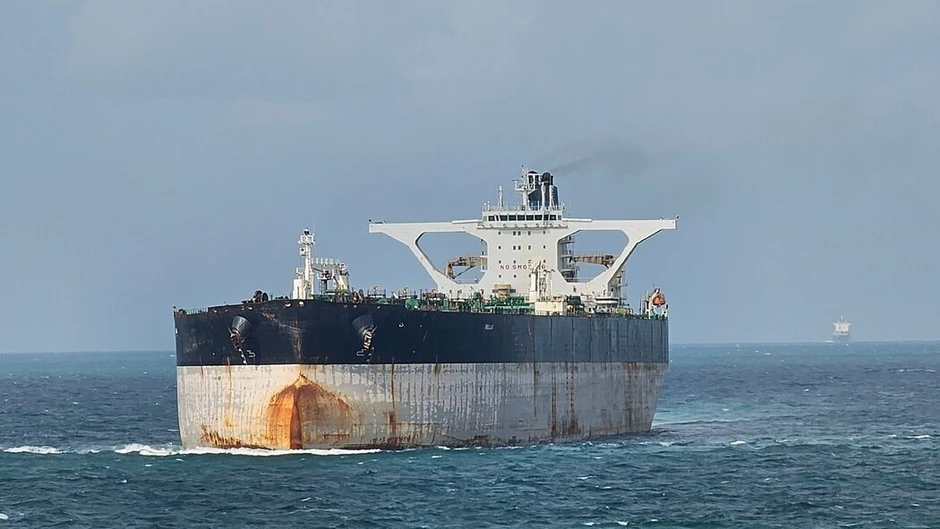 Phát hiện tàu chở 190.000 thùng dầu nghi của Nga đang di chuyển đến Cuba, bất ngờ mất tín hiệu rồi hướng thẳng đến Venezuela