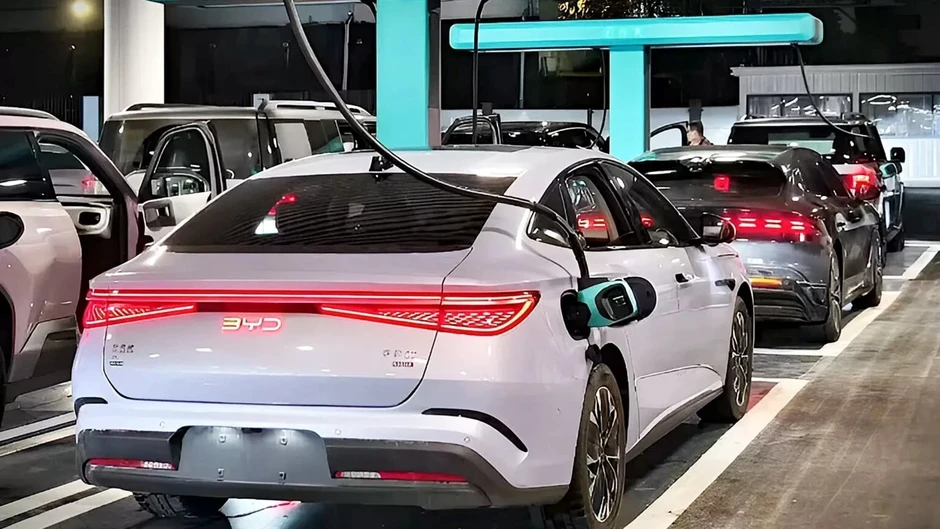 Phát minh của Trung Quốc làm rung chuyển ngành xe điện: sạc nhanh như đổ xăng, sắp có mặt tại Việt Nam?