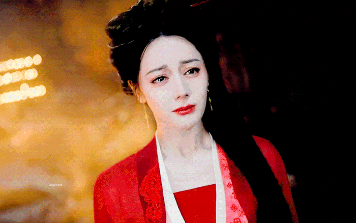 Phép màu cũng không cứu nổi Địch Lệ Nhiệt Ba Phép màu cũng không cứu nổi Địch Lệ Nhiệt Ba