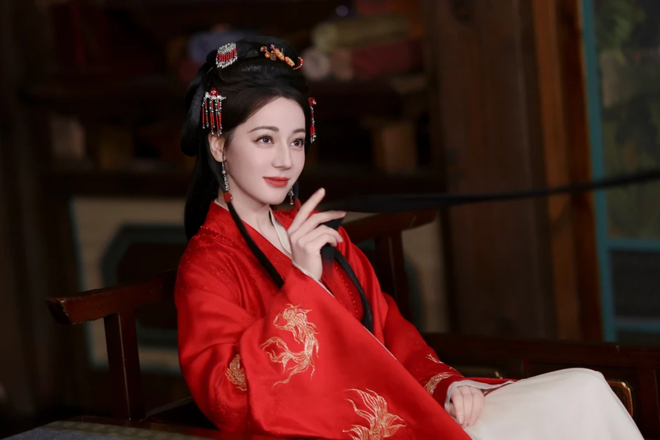 Phép màu cũng không cứu nổi Địch Lệ Nhiệt Ba Phép màu cũng không cứu nổi Địch Lệ Nhiệt Ba