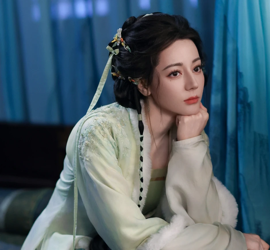 Phép màu cũng không cứu nổi Địch Lệ Nhiệt Ba Phép màu cũng không cứu nổi Địch Lệ Nhiệt Ba