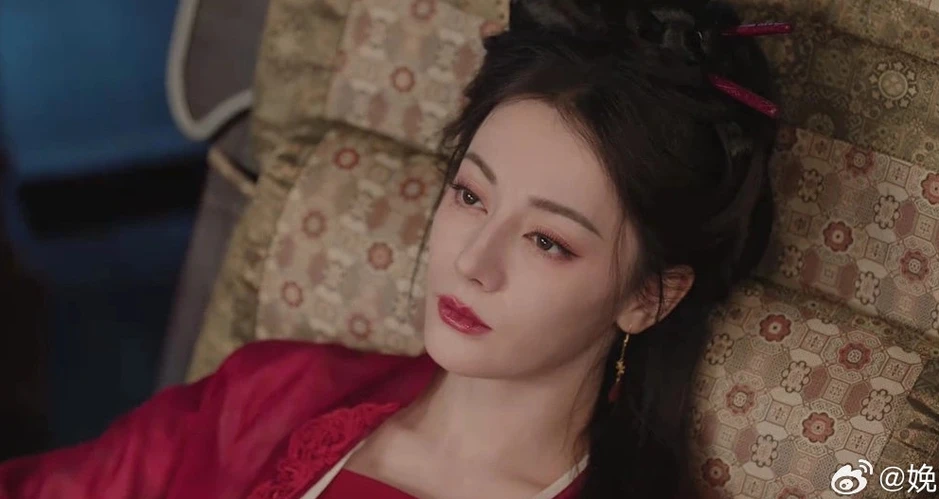 Phép màu cũng không cứu nổi Địch Lệ Nhiệt Ba Phép màu cũng không cứu nổi Địch Lệ Nhiệt Ba