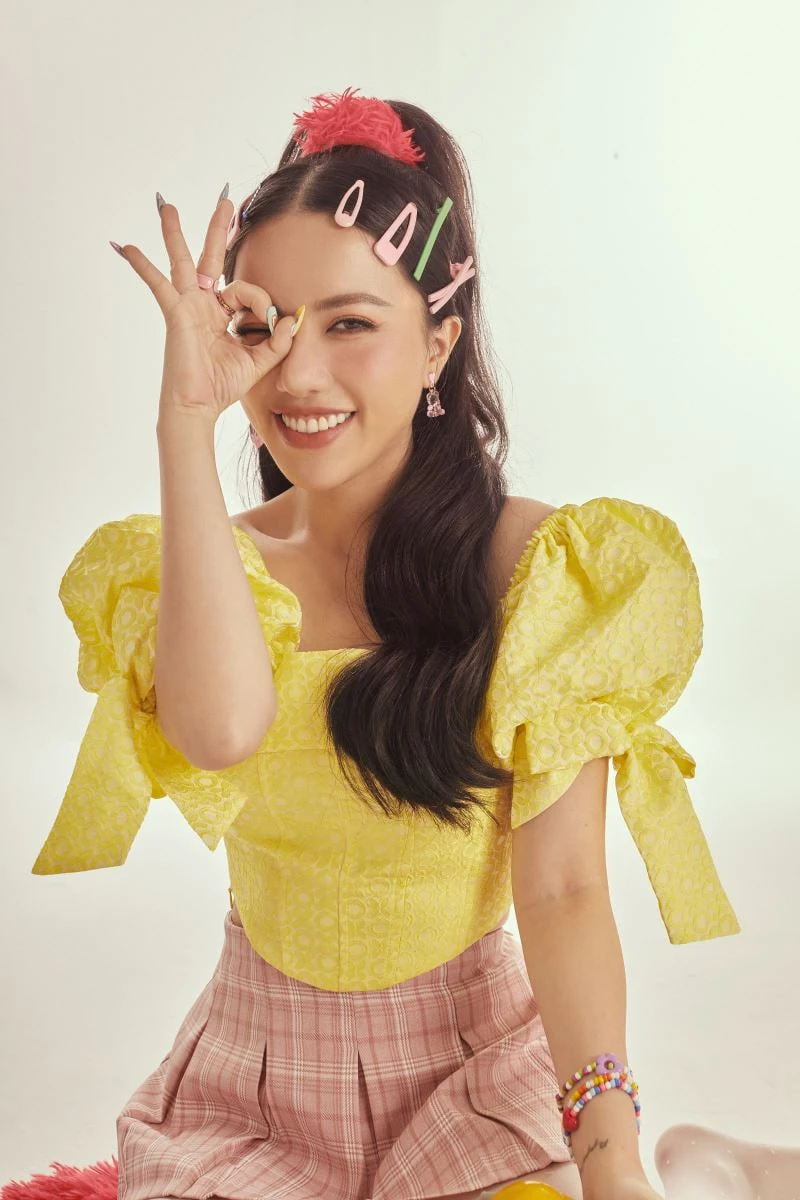 Phùng Khánh Linh đã đổi đời: Concert cháy vé, fan tranh từng suất tham dự