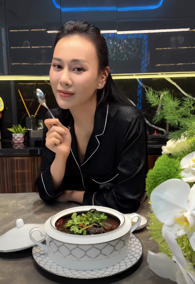 Phương Oanh trở lại sau nửa năm vắng bóng: tái xuất ấn tượng và dự án mới được bật mí