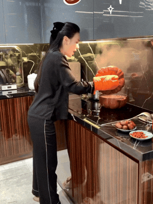 Phương Oanh trở lại với clip mới: tiết lộ các chi tiết đáng chú ý Phương Oanh trở lại với clip mới: tiết lộ các chi tiết đáng chú ý