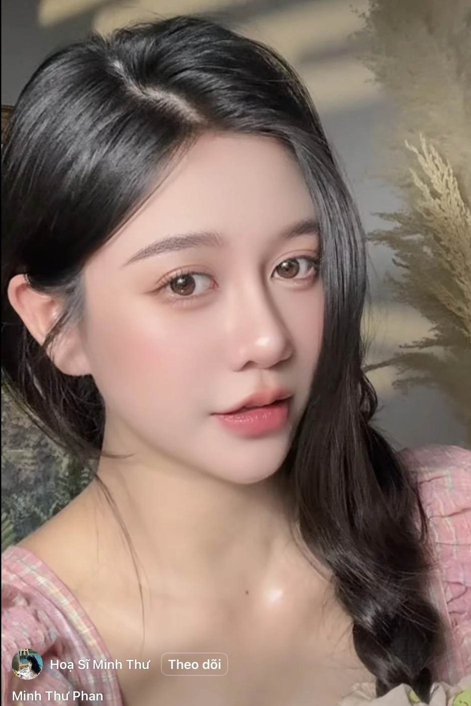 Quá xinh đẹp, nữ hoạ sĩ có nỗi kh.ổ, cứ đăng bài là bị gắn mác "tr.á hì.nh”