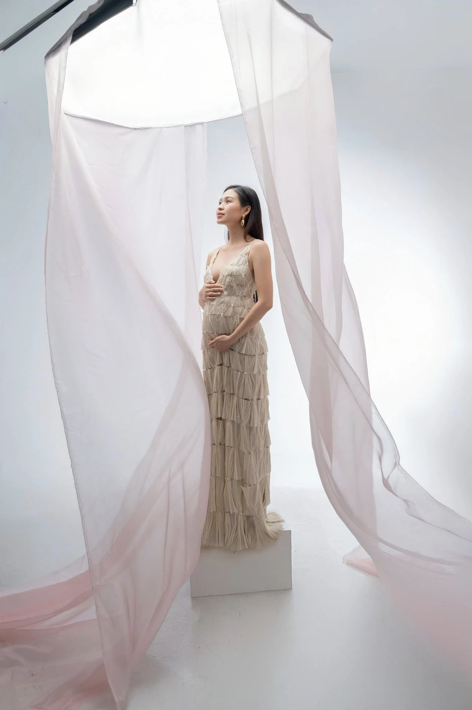 Sao Vbiz rộn ràng 8/3: Hoàng Dũng đã kết hôn từ 6 năm trước, Hòa Minzy - Lệ Quyên quá viên mãn!