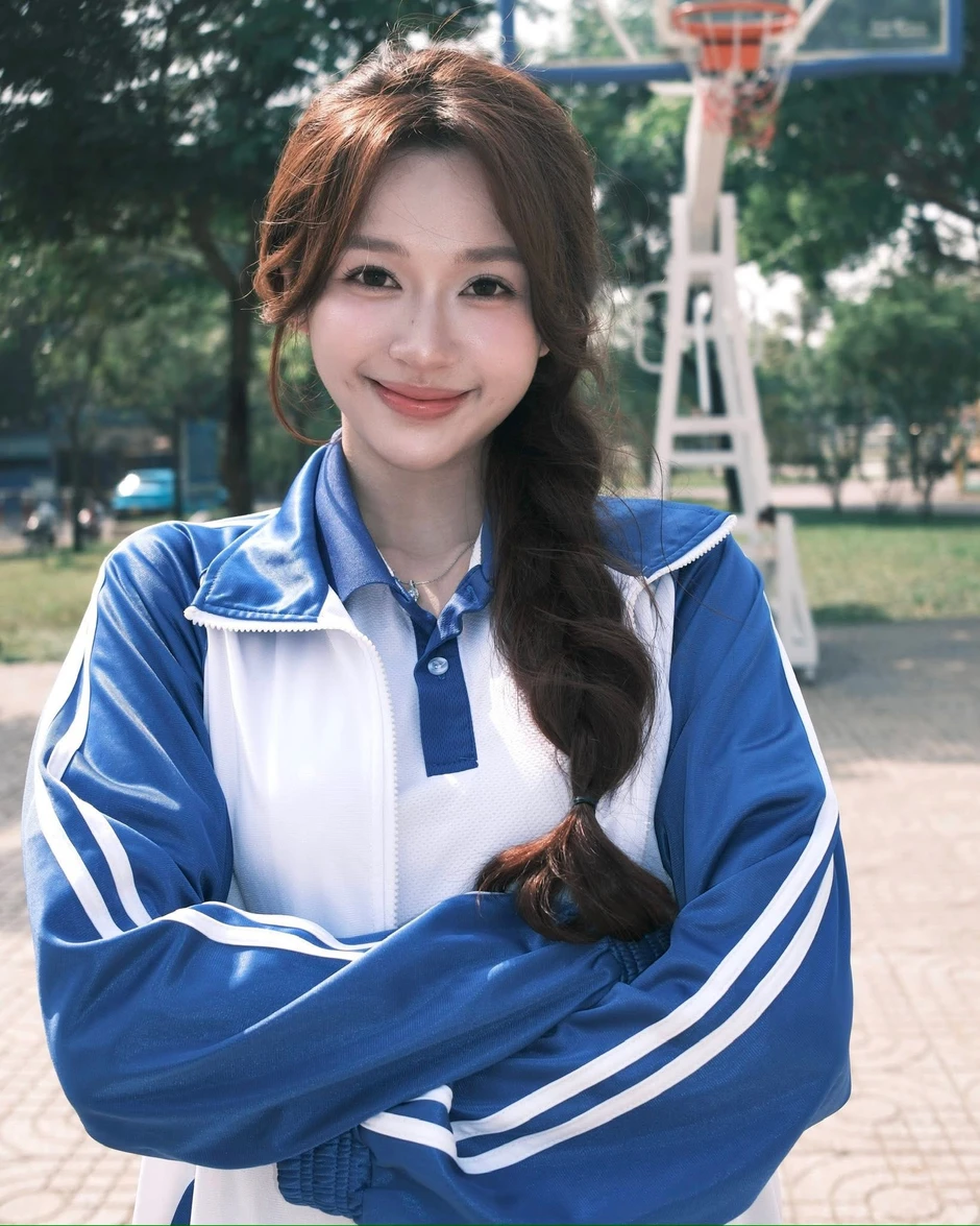 Sau màn diện đồ Siêu nhân hồng tại Concert, hot girl lại khiến cộng đồng mạng bất ngờ