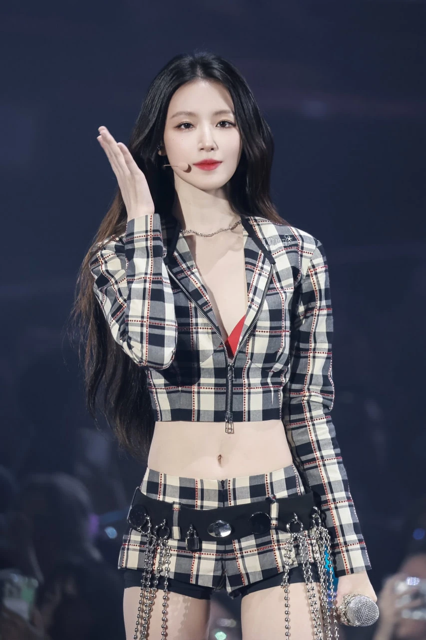 Shuhua đẹp siêu thực như "ma cà rồng chuyển thế" nhưng mãi bị chê vì hát dở Shuhua đẹp siêu thực như "ma cà rồng chuyển thế" nhưng mãi bị chê vì hát dở