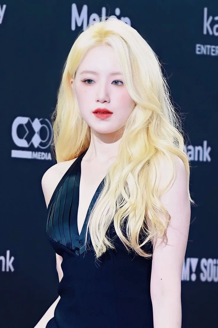 Shuhua đẹp siêu thực như "ma cà rồng chuyển thế" nhưng mãi bị chê vì hát dở Shuhua đẹp siêu thực như "ma cà rồng chuyển thế" nhưng mãi bị chê vì hát dở