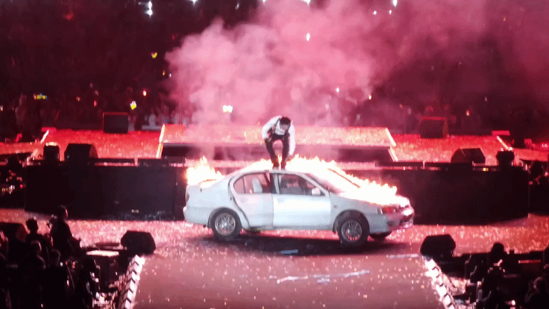 Siêu xe của SOOBIN bốc cháy ngùn ngụt