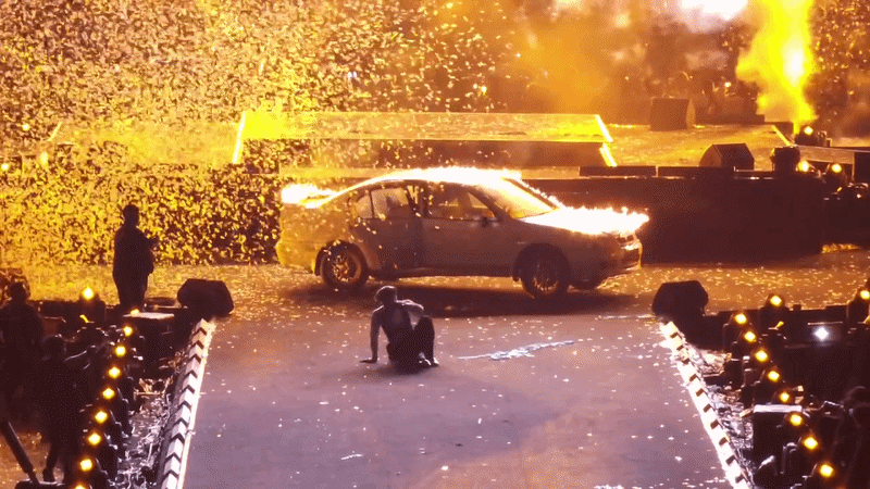 Siêu xe của SOOBIN bốc cháy ngùn ngụt