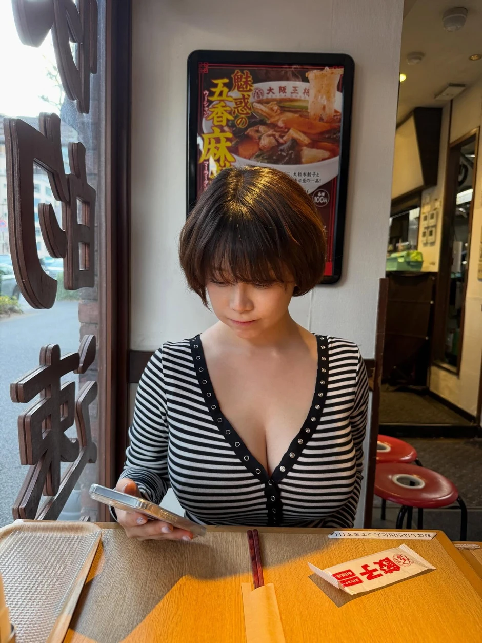 Sở hữu thân hình "không tưởng" như nhân vật anime, nàng hot girl khiến cộng đồng mạng bùng nổ