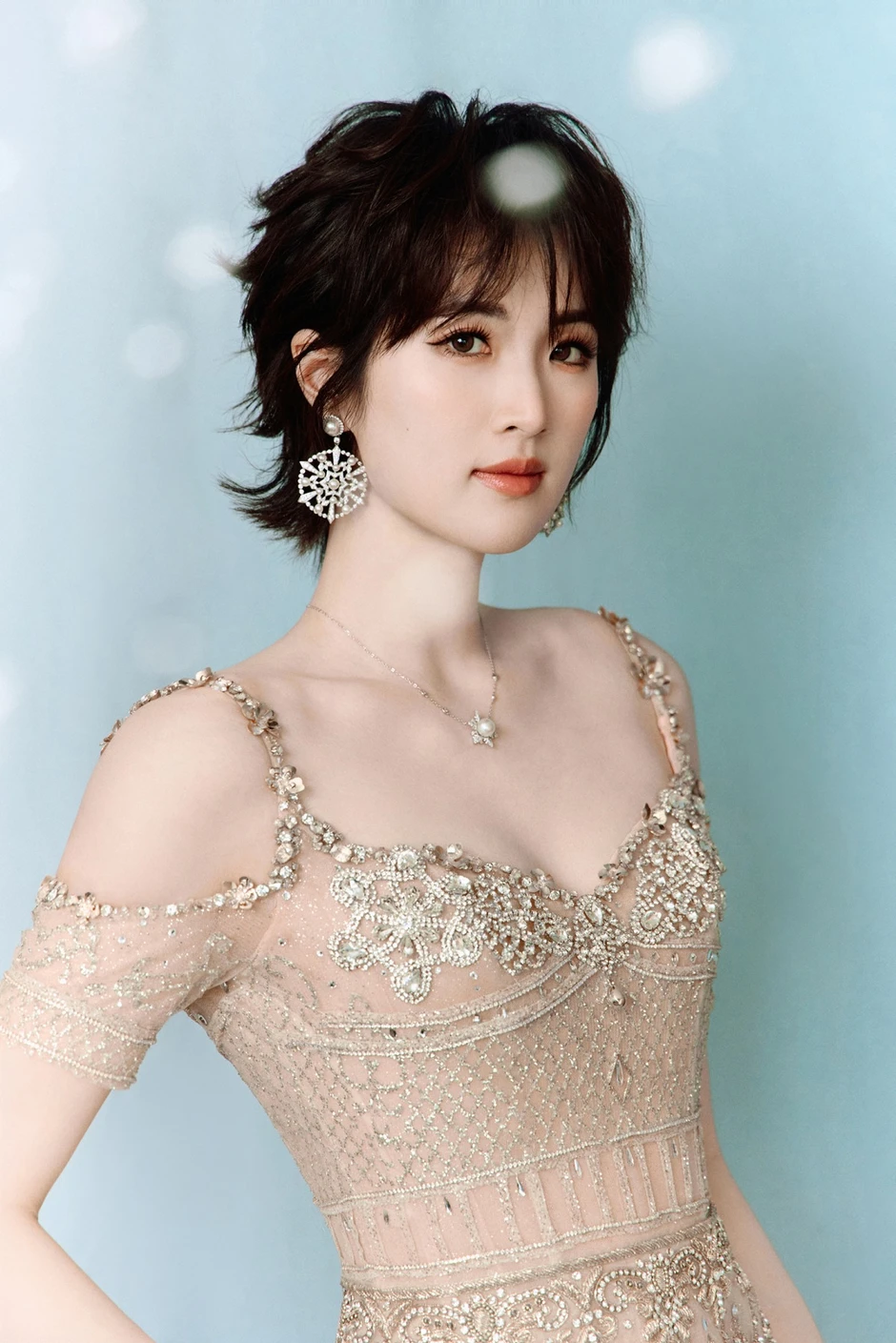 Số phận của ái nữ nhà tập đoàn Huawei từ bỏ thân phận "công chúa", 5 năm chấp nhận nếm mật nằm gai trong showbiz