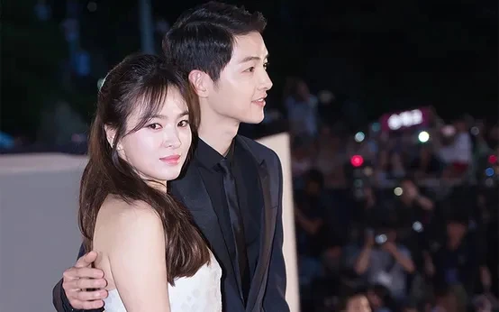 Song Hye Kyo lộ diện sau khi bị tố phá hỏng hôn nhân với Song Joong Ki, một chi tiết khiến cả MXH bàn tán
