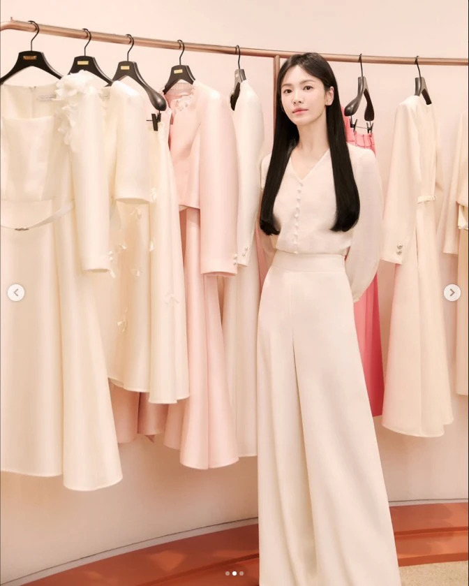 Song Hye Kyo lộ diện sau khi bị tố phá hỏng hôn nhân với Song Joong Ki, một chi tiết khiến cả MXH bàn tán