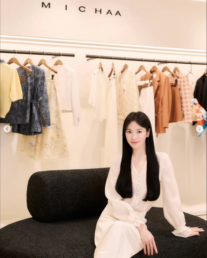 Song Hye Kyo lộ diện sau khi bị tố phá hỏng hôn nhân với Song Joong Ki, một chi tiết khiến cả MXH bàn tán