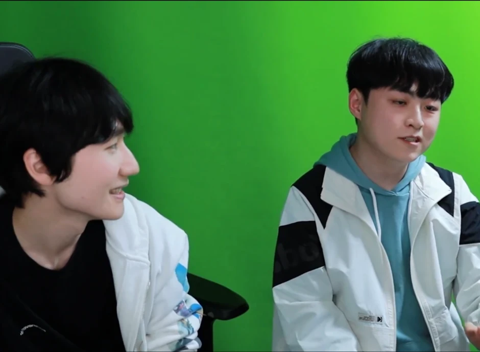 Sự thật đằng sau bức ảnh viral nhất trận DK vs T1: Chính chủ lên tiếng, câu chuyện khiến fan "ngã ngửa"!