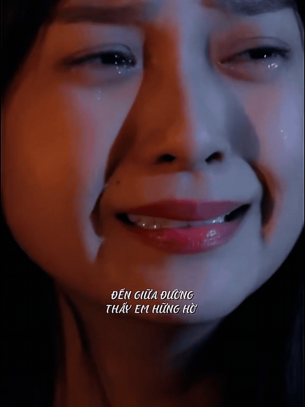 Tam Triều Dâng là nữ hoàng nước mắt đẹp nao lòng