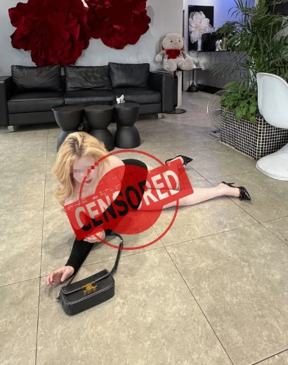 Tạo dáng phản cảm ở quán cafe, hot girl khiến người xem ngán ngẩm đến "cạn lời"