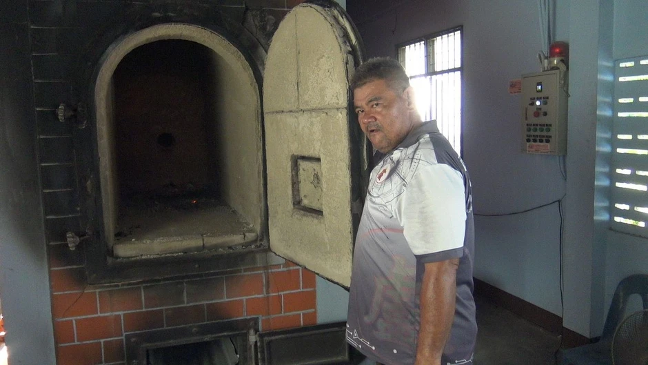 Thái Lan: Bị từ chối bán dầu, người đàn ông quay lại với quan tài chứa thi thể Thái Lan: Bị từ chối bán dầu, người đàn ông quay lại với quan tài chứa thi thể