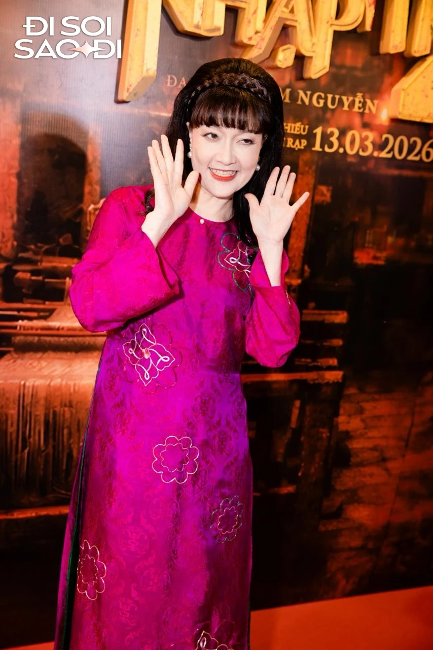 Quỷ Nhập Tràng 2: Lâm Vỹ Dạ rạng rỡ trên thảm đỏ với vẻ trẻ trung