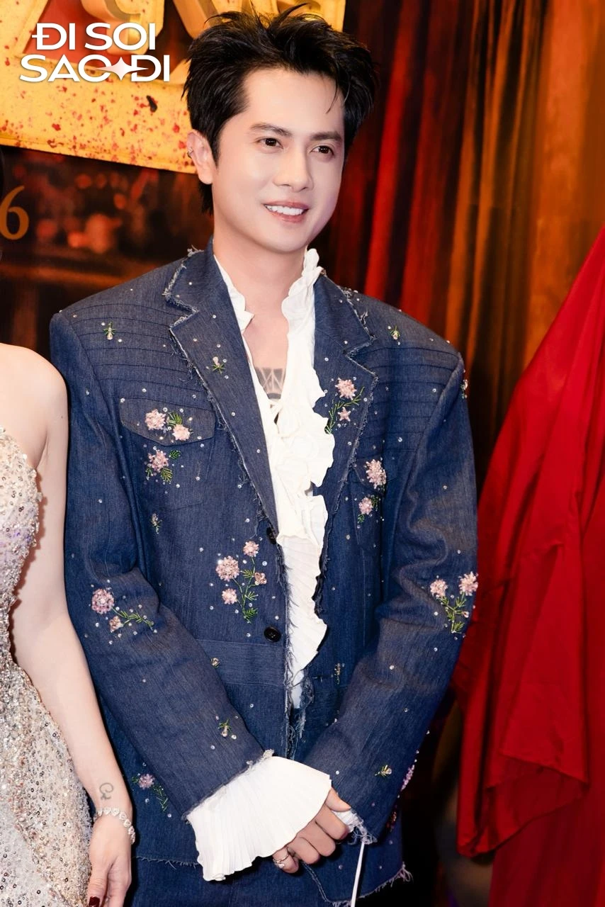 Quỷ Nhập Tràng 2: Lâm Vỹ Dạ rạng rỡ trên thảm đỏ với vẻ trẻ trung