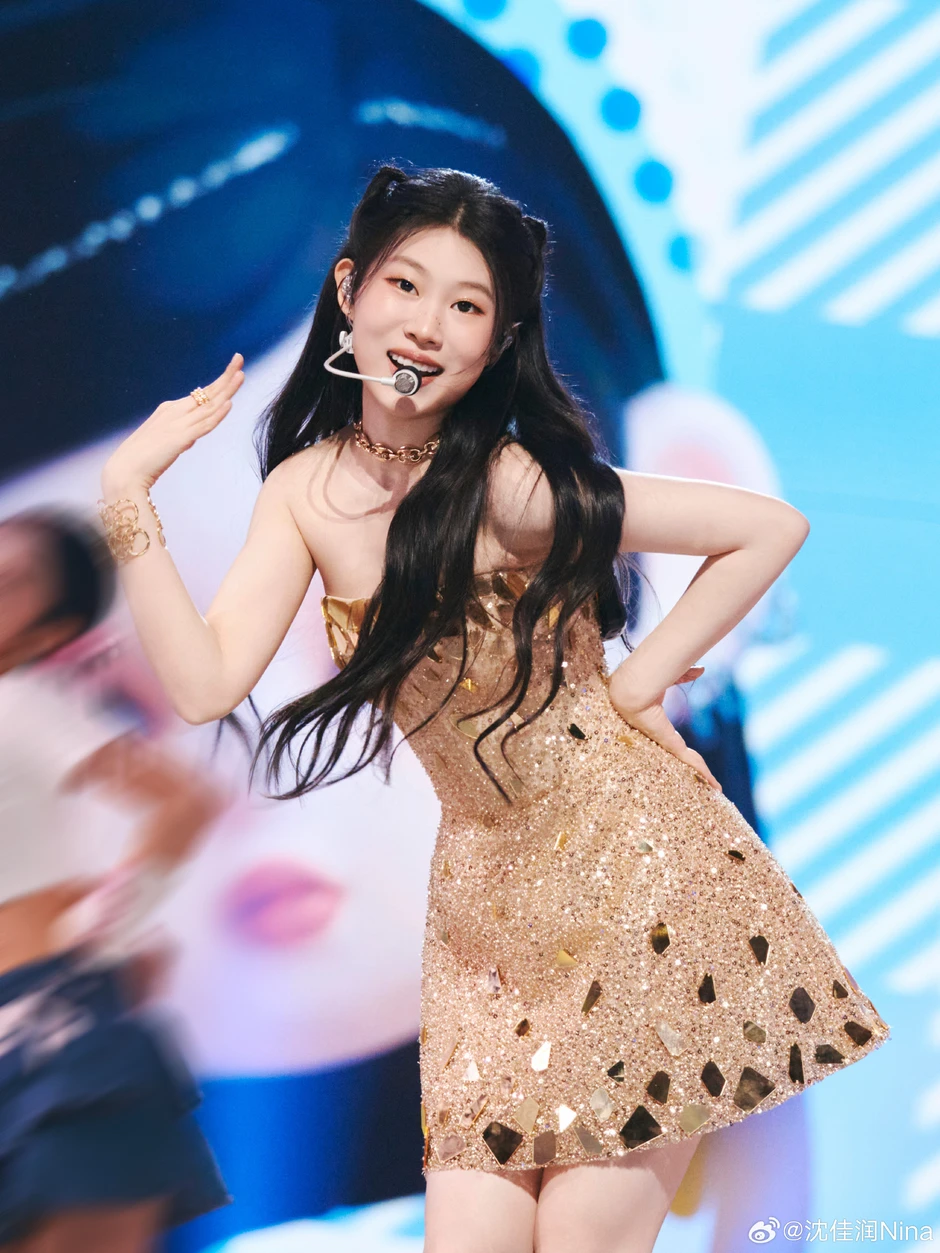 Thẩm Giai Nhuận ê chề bán được 65 bản album, đổi đời nhờ bị đem ra làm trò đùa Thẩm Giai Nhuận ê chề bán được 65 bản album, đổi đời nhờ bị đem ra làm trò đùa