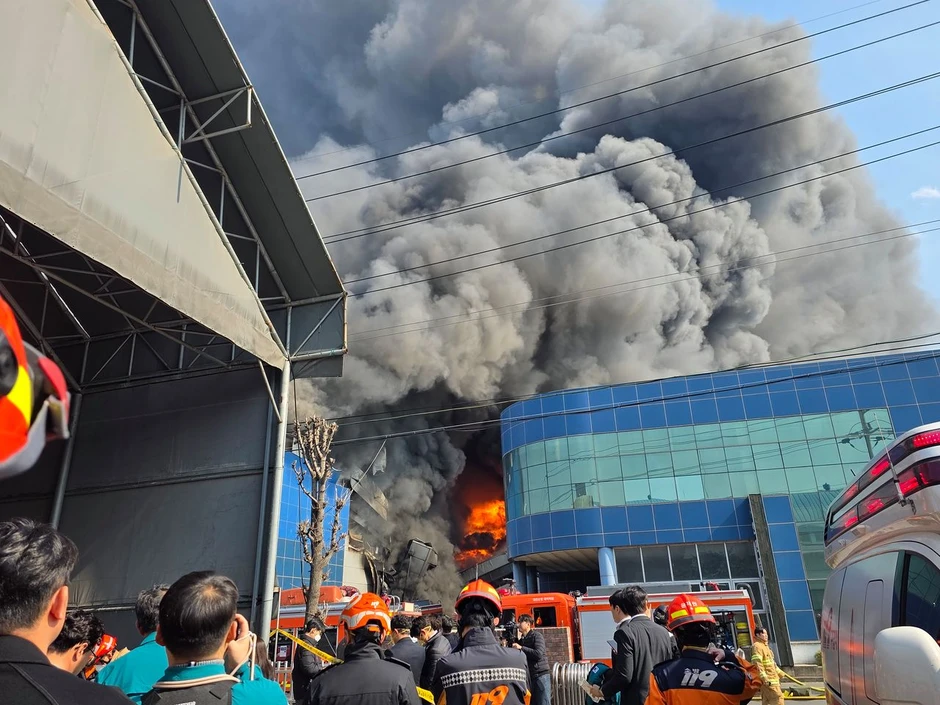 Thảm kịch cháy nhà máy tại Hàn Quốc: 10 thi thể được tìm thấy, nhiều nạn nhân không thể nhận dạng và còn mất tích