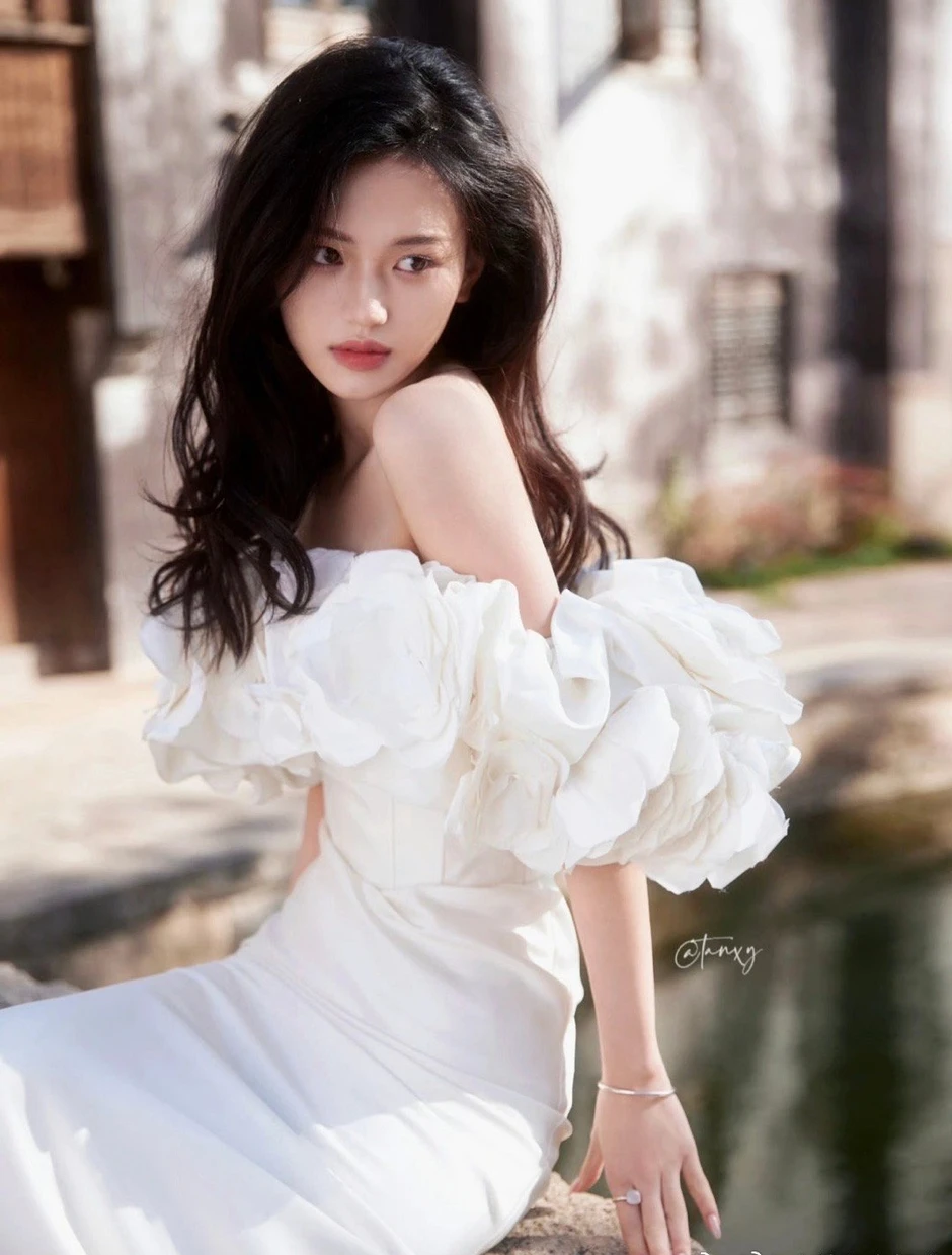 Thẩm Vũ Khiết - Mỹ nhân dị vực đẹp nhất Trung Quốc hiện tại