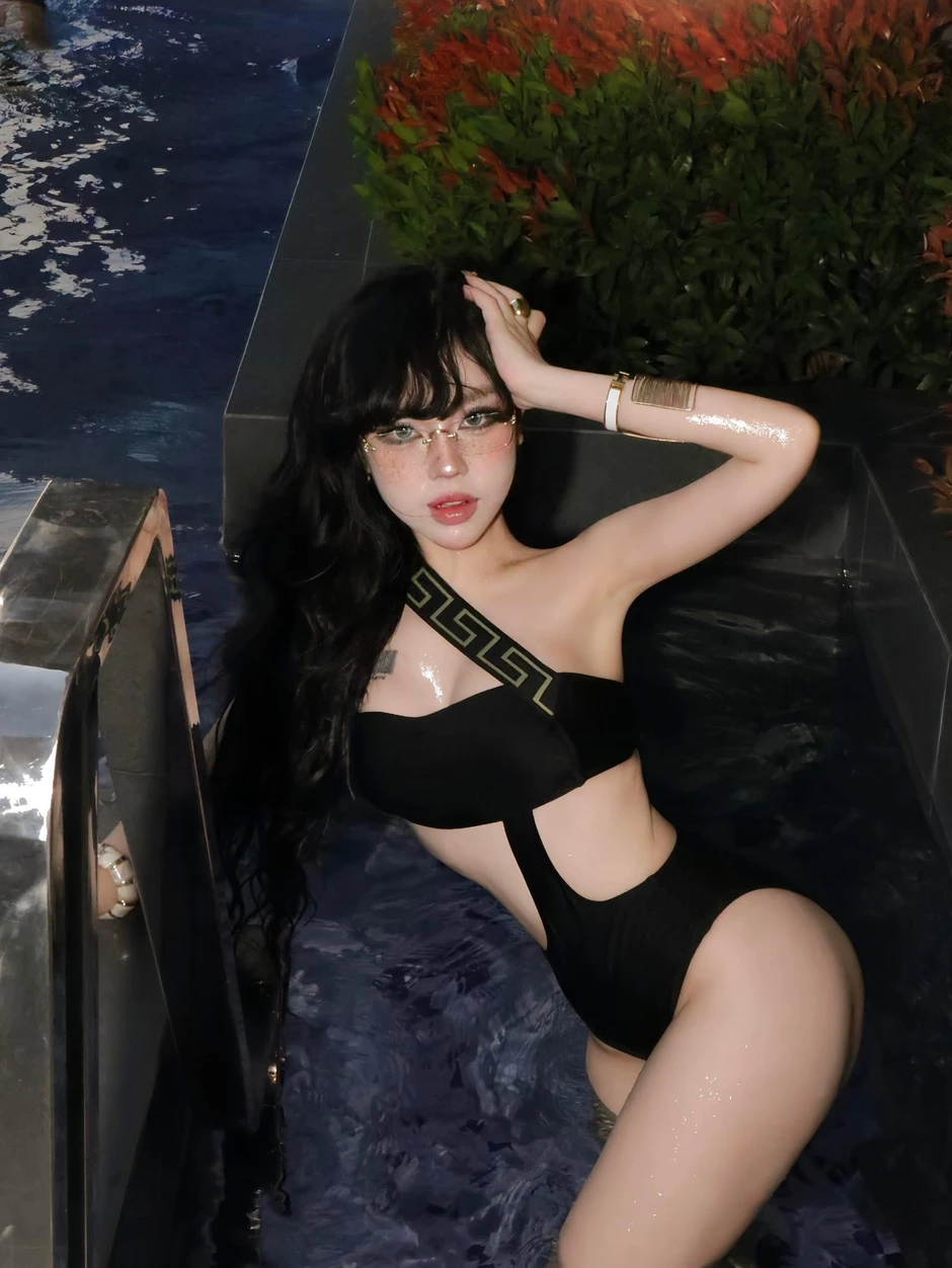 Hot girl mới tham gia đường đua bikini, mùa hè nóng bỏng Hot girl mới tham gia đường đua bikini, mùa hè nóng bỏng