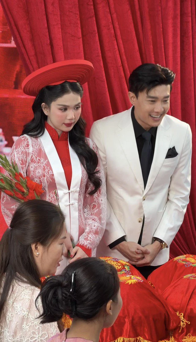 Thêm một người đẹp khiến Quốc Trường phải nhắn tin mỗi tối Thêm một người đẹp khiến Quốc Trường phải nhắn tin mỗi tối