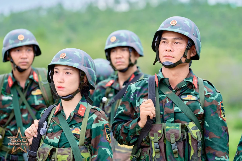 Thì ra không có máy quay, Hoà Minzy và chồng Đại uý đối xử với nhau như thế này Thì ra không có máy quay, Hoà Minzy và chồng Đại uý đối xử với nhau như thế này