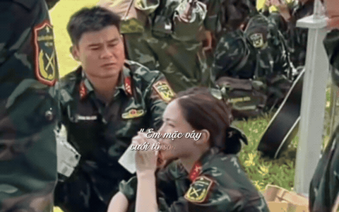 Thì ra không có máy quay, Hoà Minzy và chồng Đại uý đối xử với nhau như thế này Thì ra không có máy quay, Hoà Minzy và chồng Đại uý đối xử với nhau như thế này