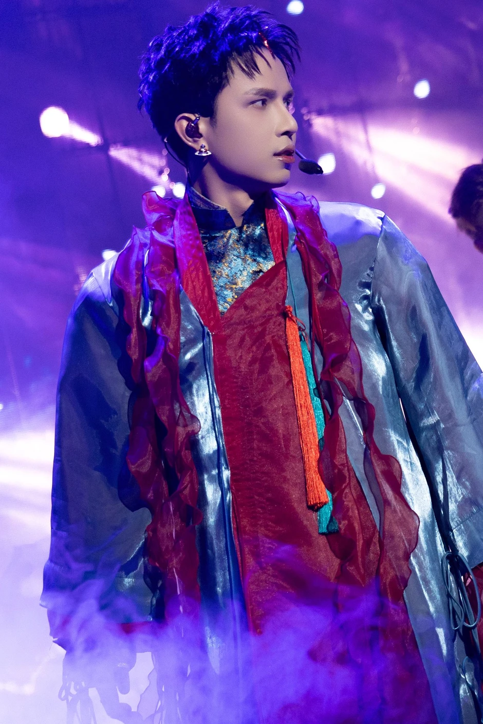 Thông báo nóng của công ty giải trí Việt bị gửi vòng hoa tang