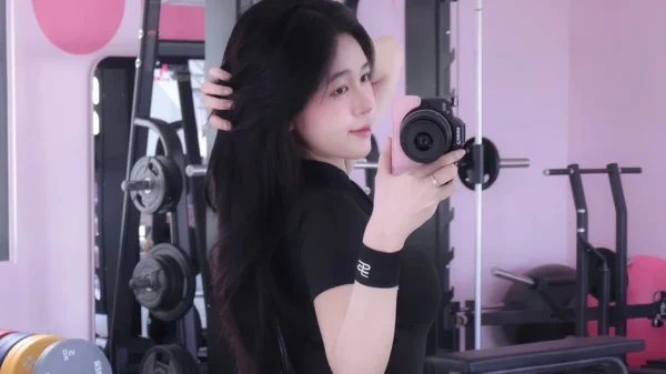 "Check-in là chính": Mỹ nhân phòng gym khiến netizen "đứng hình" vì đường cong quá mướt! kenhtingame com thumb quot check in la chinh quot m nhan phong gym khien netizen quot dung hinh quot vi duong cong qua muot 69441774497677976 940w