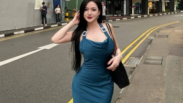 "Quẩy" cực sung theo nhạc, fan girl MU khiến tất cả không thể rời mắt kenhtingame com thumb quot quay quot cuc sung theo nhac fan girl mu khien tat ca khong the roi mat ee4d1774349710178 940w